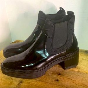 🌟Zara black Chelsea boots🌟Pull on heeled boot. Black ankle booties.